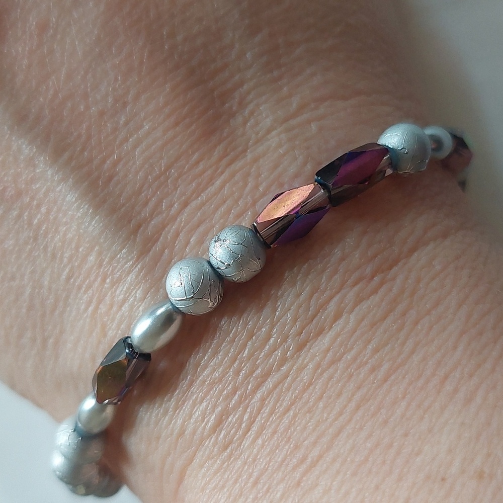 Boho Chic Handmade Stretch Bracelet and Earrings Iridescent Set - Picture 9 of 11